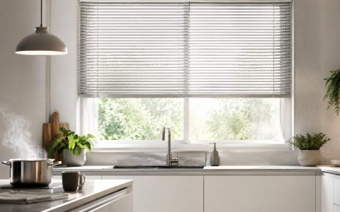 Persianas para cocinas con humedad: qué materiales aguantan mejor