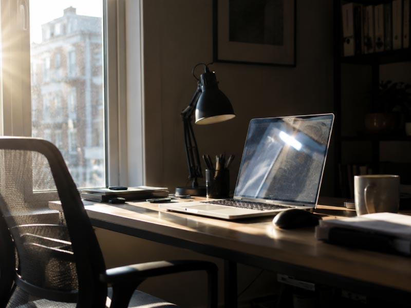 Por qué la luz influye tanto en la fatiga visual durante el teletrabajo Por qué la luz influye tanto en la fatiga visual durante el teletrabajo